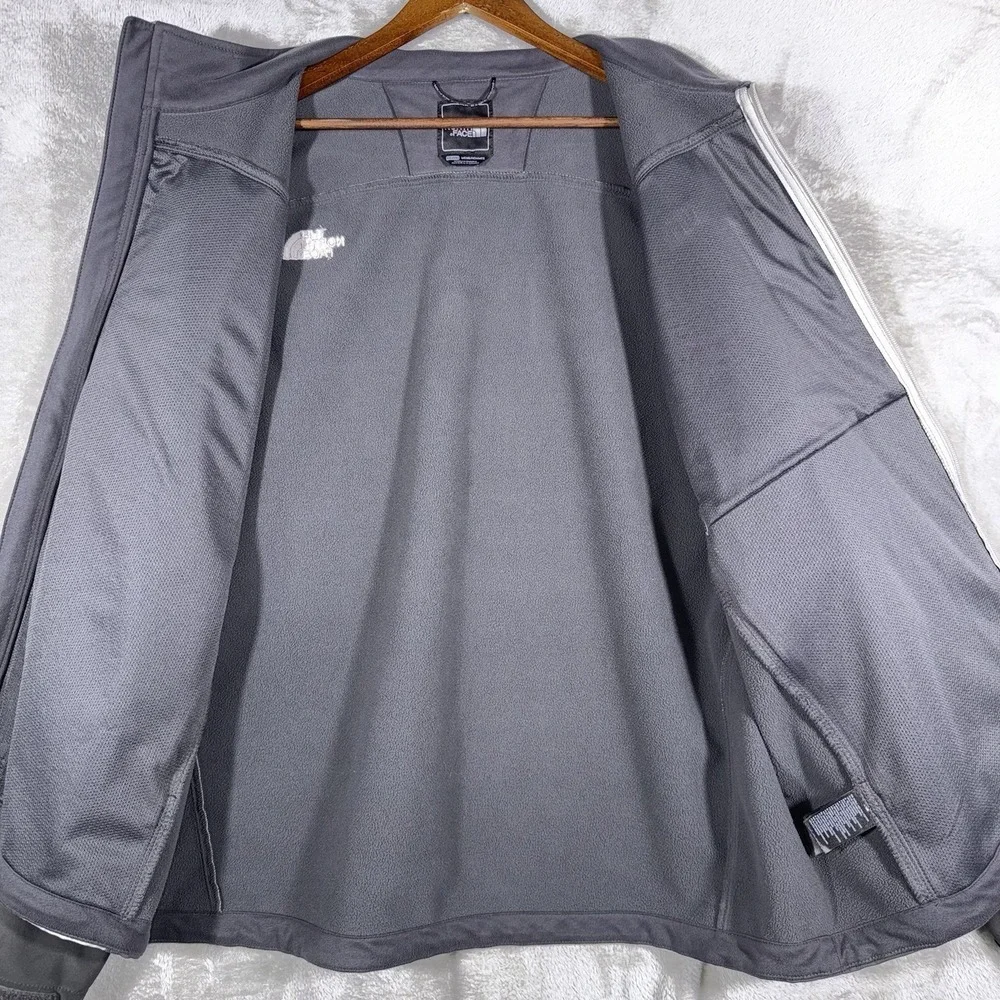 The North Face Men's Black & White Softshell Jacket Size XXL Hiking Outdoors